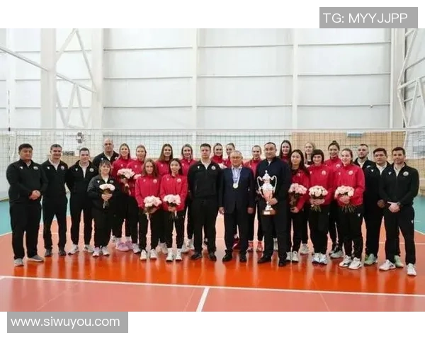 库车市榜首中学举办女排代表新疆参与全国青少年排球联赛出征典礼